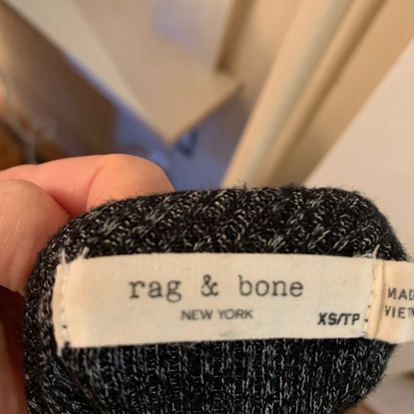 Rag & bone. Xs. Grey loose v neck. Seldom worn. Excellent condition $35 - Picture 2 of 4
